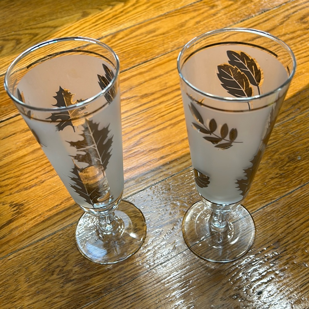 Libby MCM Pilsner glasses (2). Silver leaf pattern. Great vintage condition.